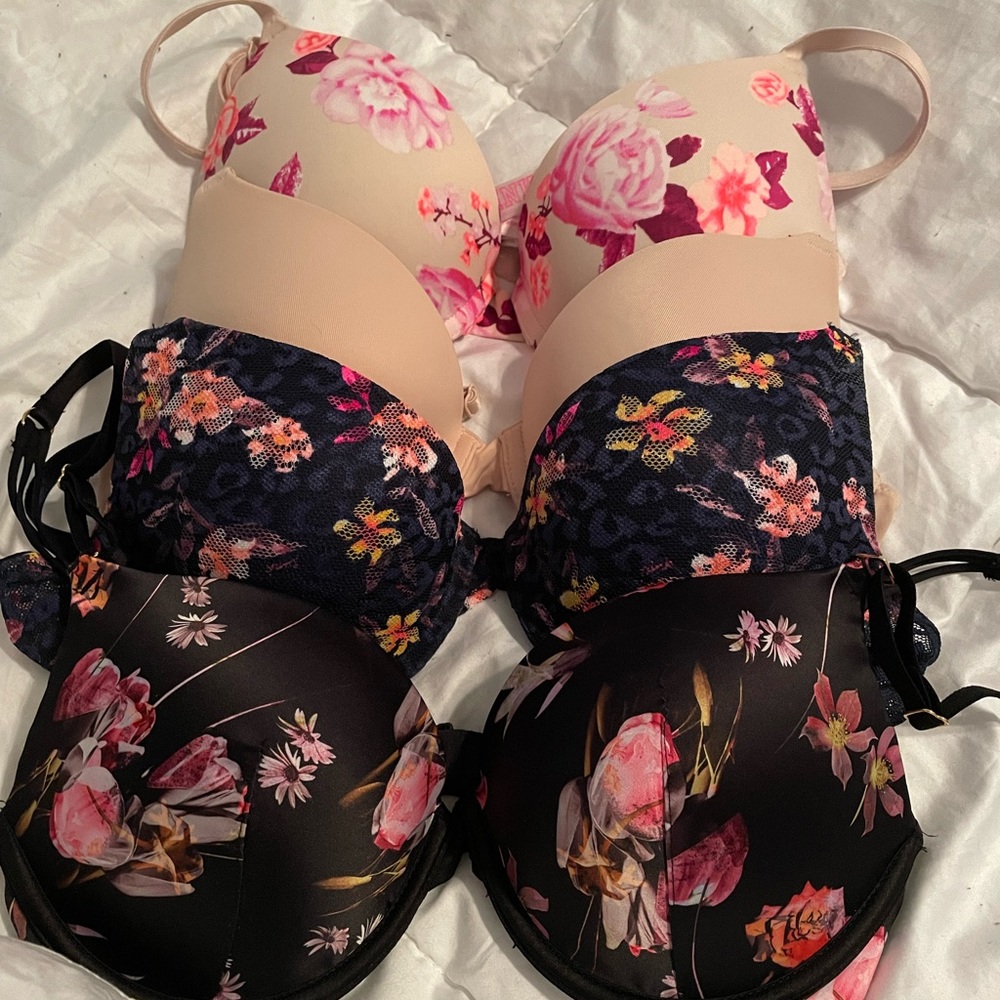 Lot of 4 32C Victoria Secret Bras